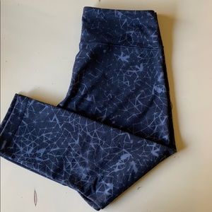 Lululemon Size 10 Geometric Capri Pants